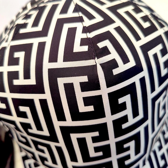 Brand New "Very Rare Black/Light Gray (Not White) BALMAIN Monogram Cap Size TU - Picture 4 of 14